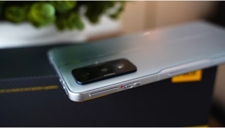 Bemutatkozott az eddigi legerősebb és legdrágább Poco csúcstelefon